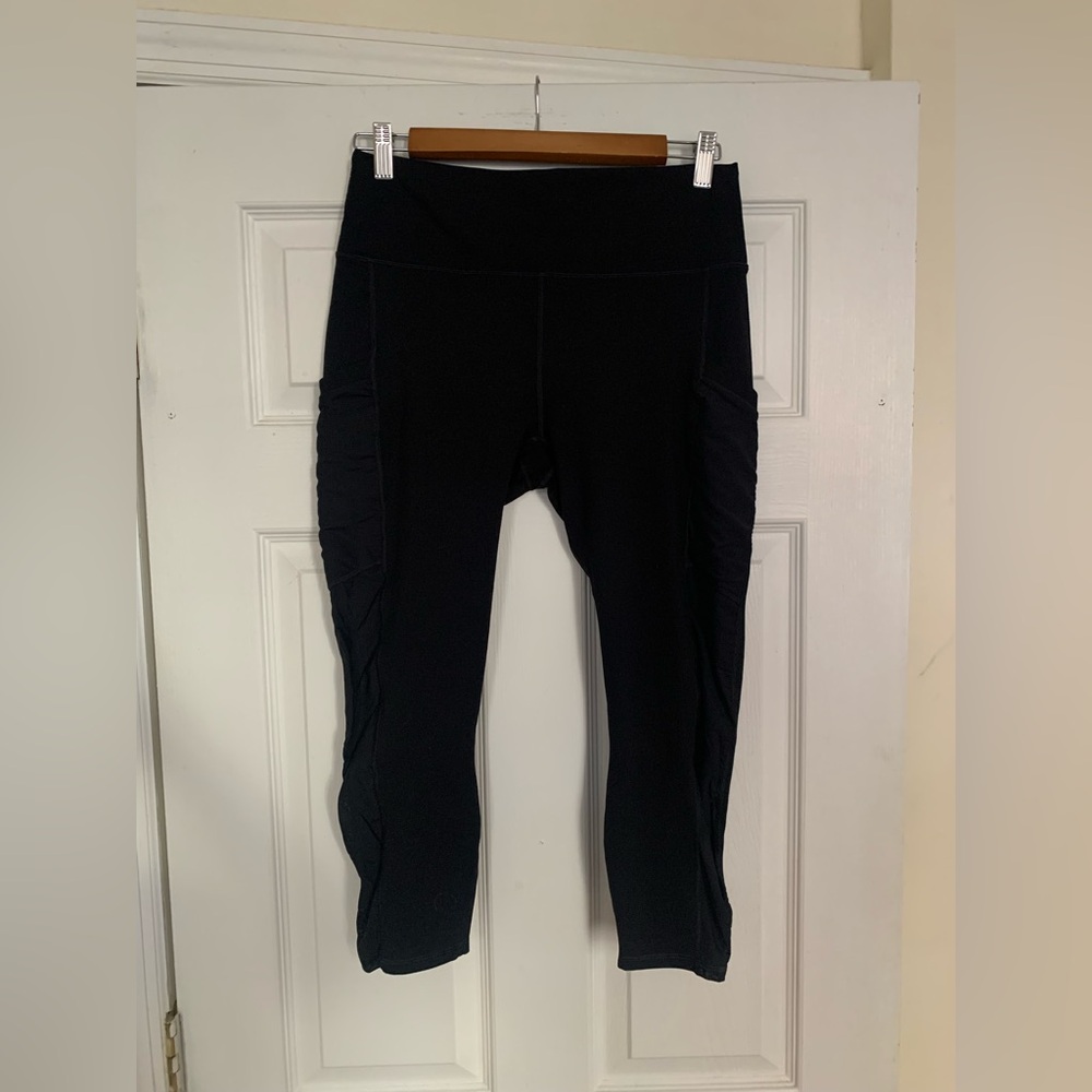 Fabletics black cropped leggings with mesh -  L